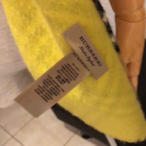 Authentic Burberry Check Scarf - Picture 6 of 9